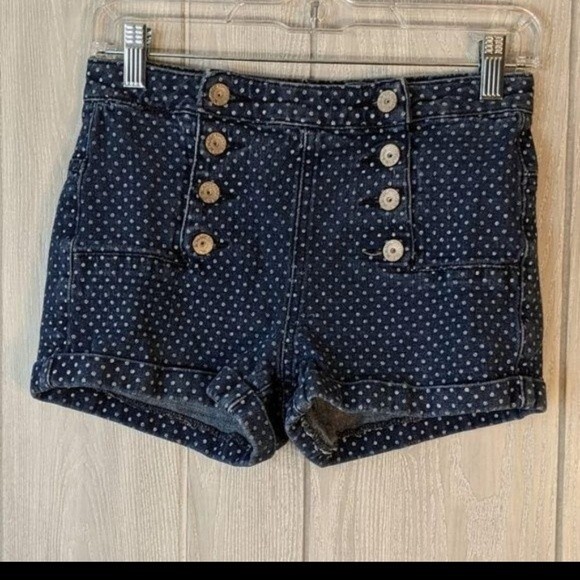 Almost Famous button fly polka dot Mid Rise Dark Wash shorts sz 5 EUC Pin Up - Picture 6 of 9